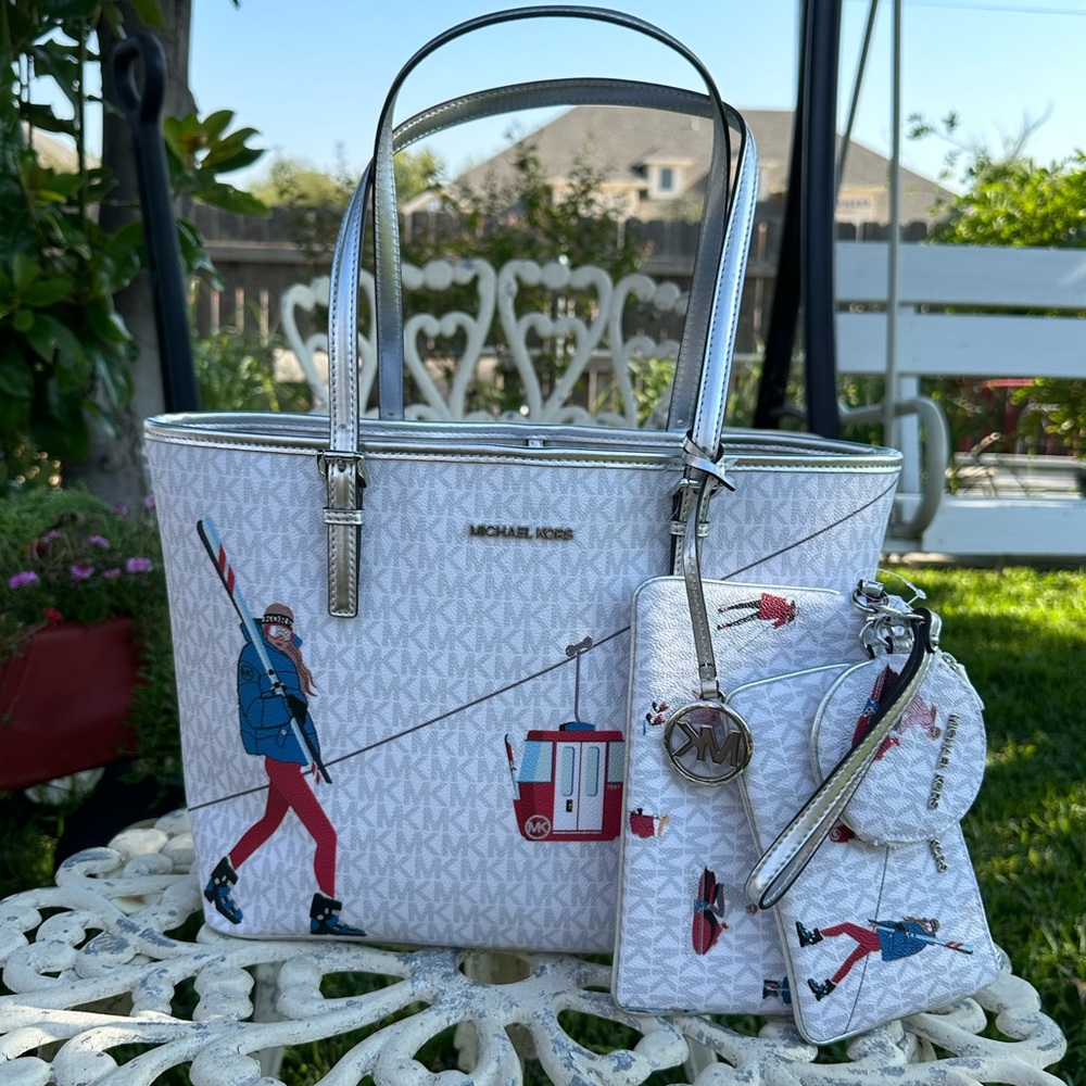 Michael Kors purse and wristlet